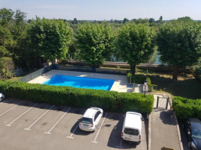 appartement lumineux à 4 km de la mer, 6 nuits minimum, avec piscine partagée